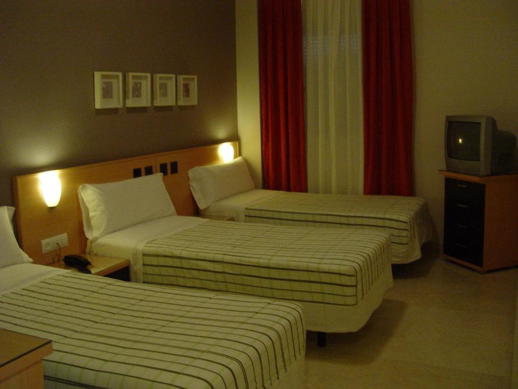 Hostal Don Julio Sanlúcar la Mayor Habitación foto